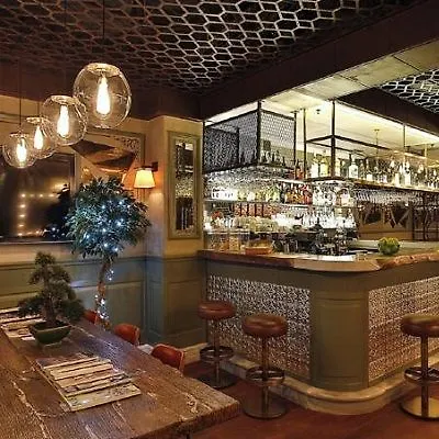 酒店 佩拉萨纳特酒店 3*