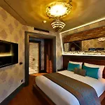 Sanat Boutique Pera